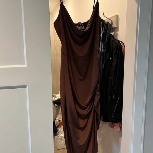 Windsor Dress - Picture 2 of 3